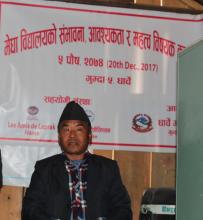 मेघा स्कुल निर्माण सम्बन्धि अभिमुखीकरण कार्यक्रमलाइ सम्बाेधन गर्दै - धार्चे गाउँपालिका प्रमुख सन्ताेष गुूरूङ
