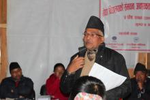 मेघा स्कुल निर्माण सम्बन्धि अभिमुखीकरण अवधारणा पत्र प्रस्तुत गर्दै - विशेश्वर कट्टेल